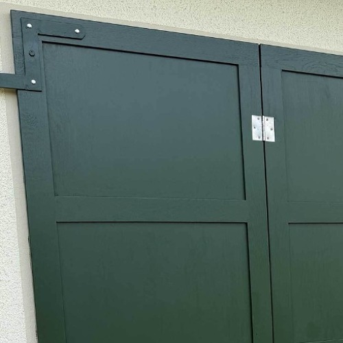 Unser Vereinshaus hat neue Fensterläden